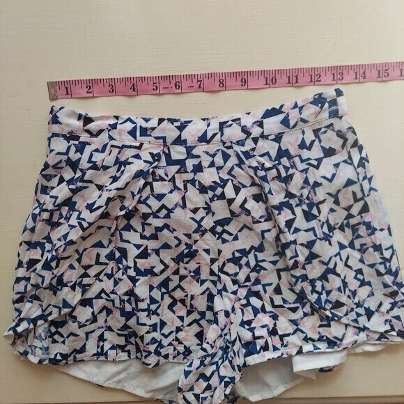 Cupcakes & Cashmere geometric print high waist shorts small - Picture 8 of 8
